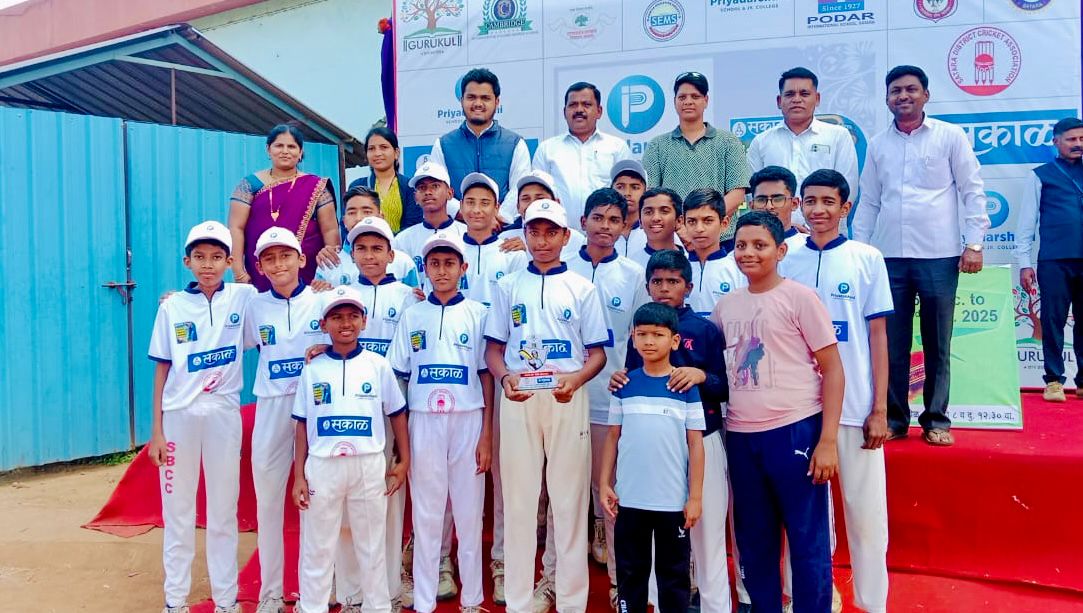 Man of the match award in Sakal premier league 